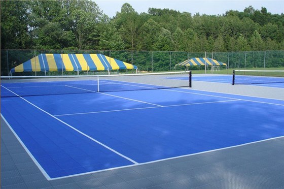 2012年7月，拉萨日报社网球场，米字悬浮式拼装地板，1500平米