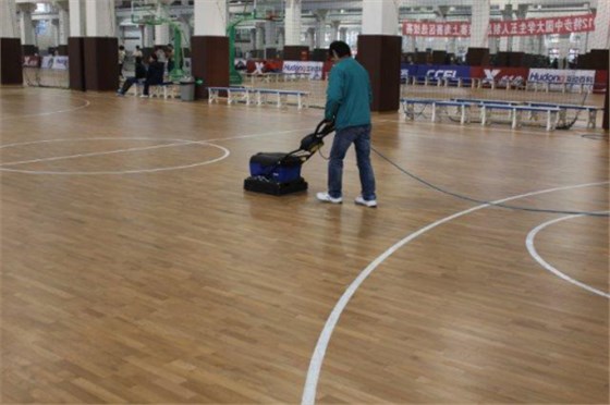 篮球场运动木地板保养