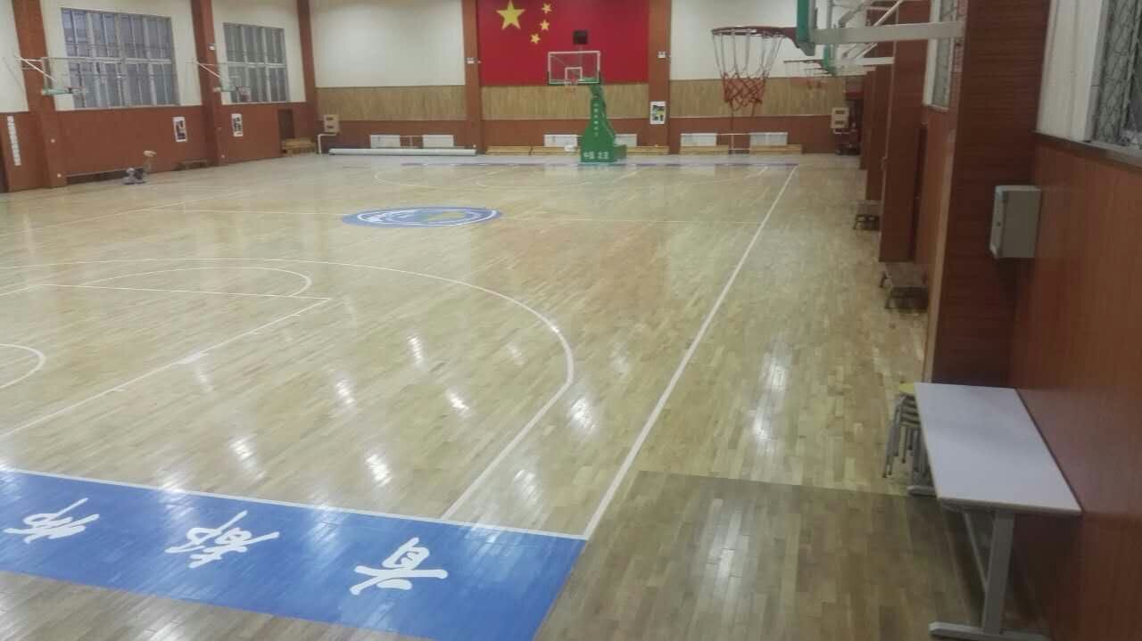 首都师范大学附属实验学校篮球场木地板翻新工程圆满完工！
