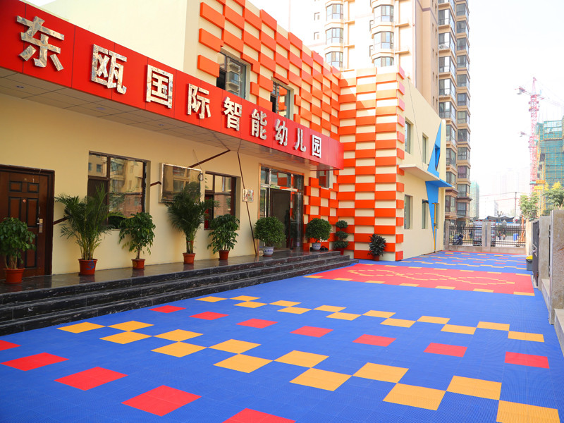 兰州东瓯国际幼儿园，2012年5月，方格悬浮式拼装地板，300平米