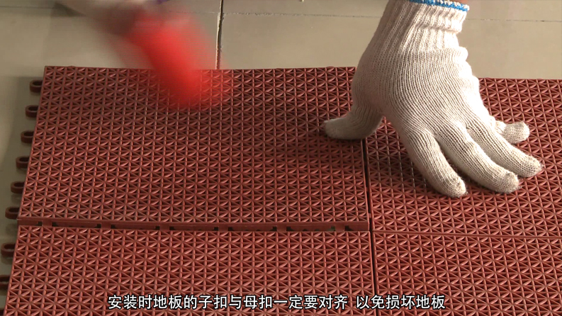 悬浮拼装地板施工