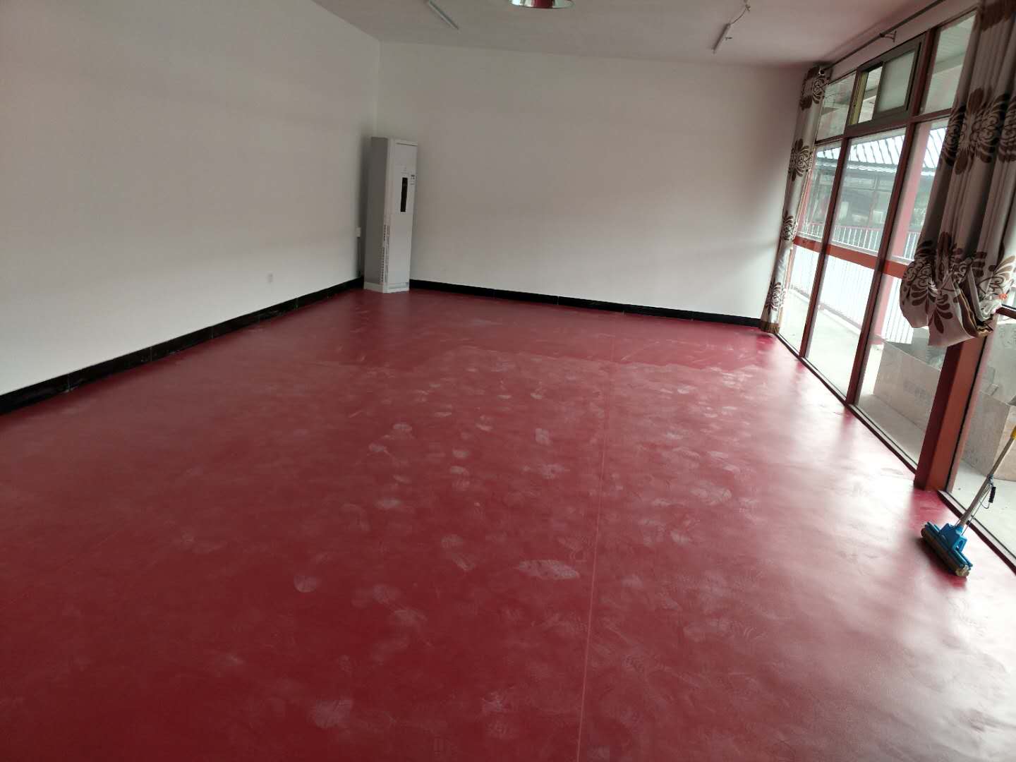 塑胶地板清洁