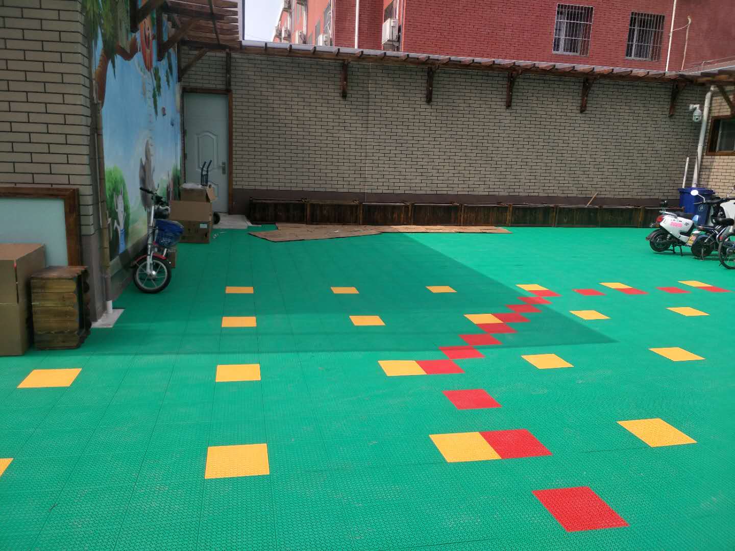 槐柏幼儿园月坛分园 珍珠米字纹悬浮地板项目圆满完工！