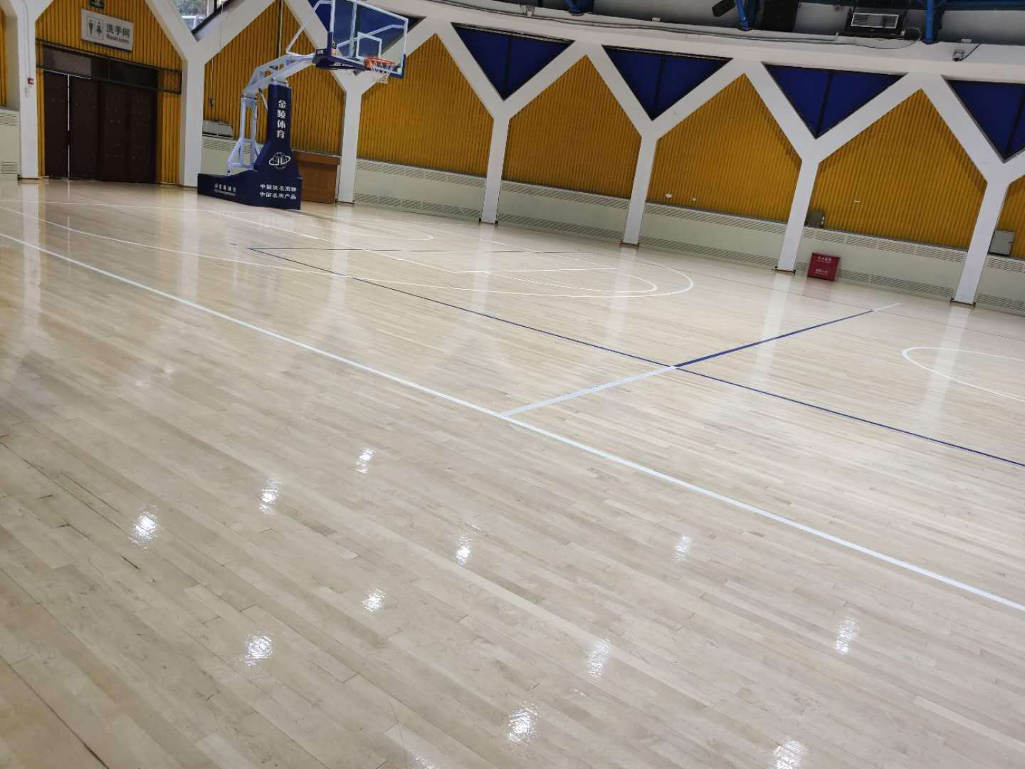 篮球运动木地板清洁保养