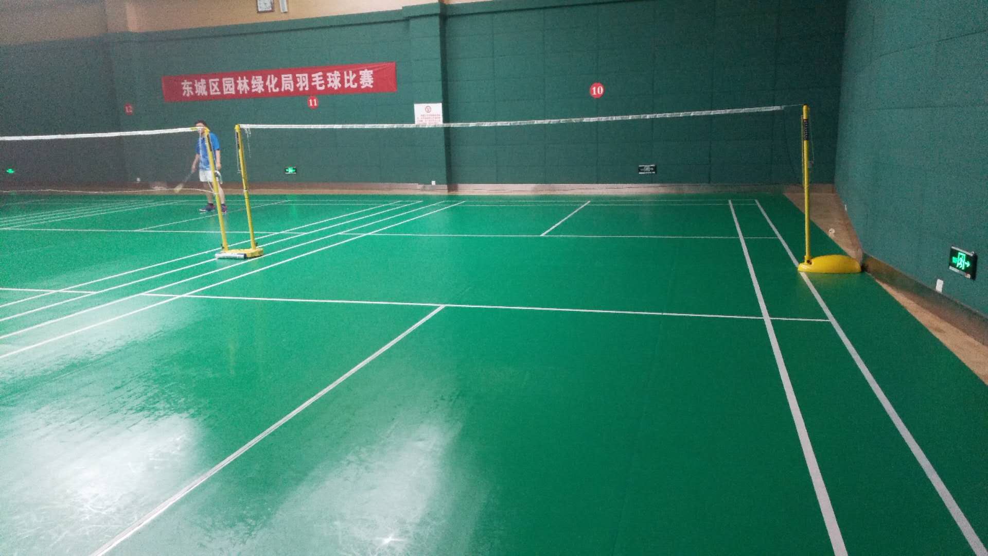 运动地胶清洁