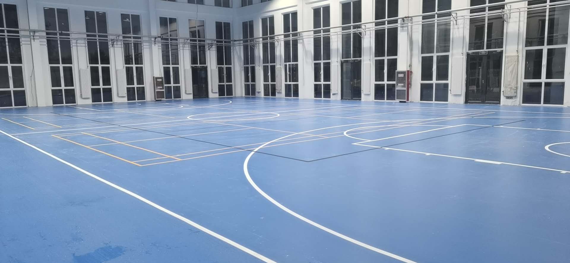 鄂尔多斯乌审旗沙尔利格小学体育馆运动地板